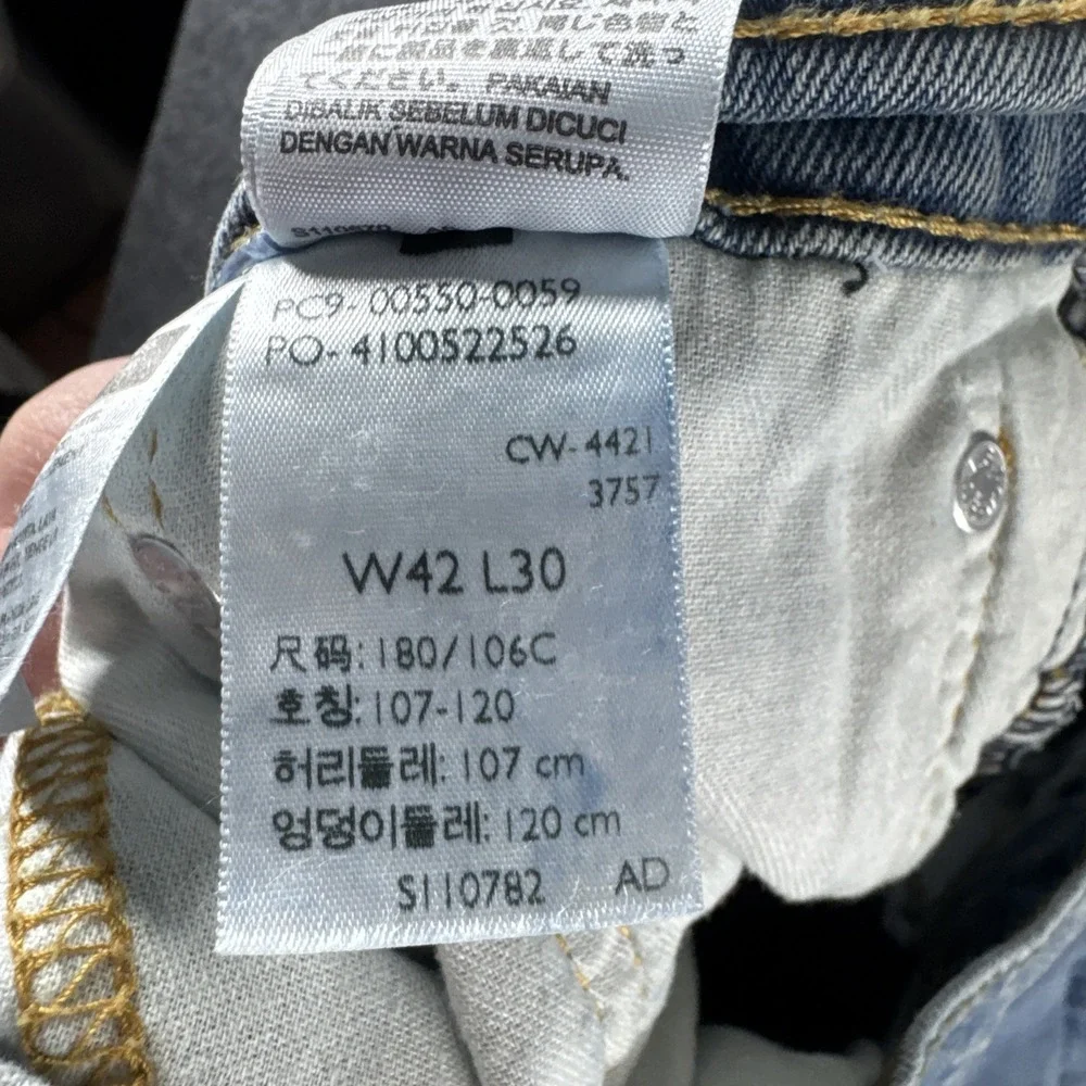 VINTAGE Levis 550 Jeans Mens 42x30 Blue Light Wash Tapered Cotton Workwear Y2K